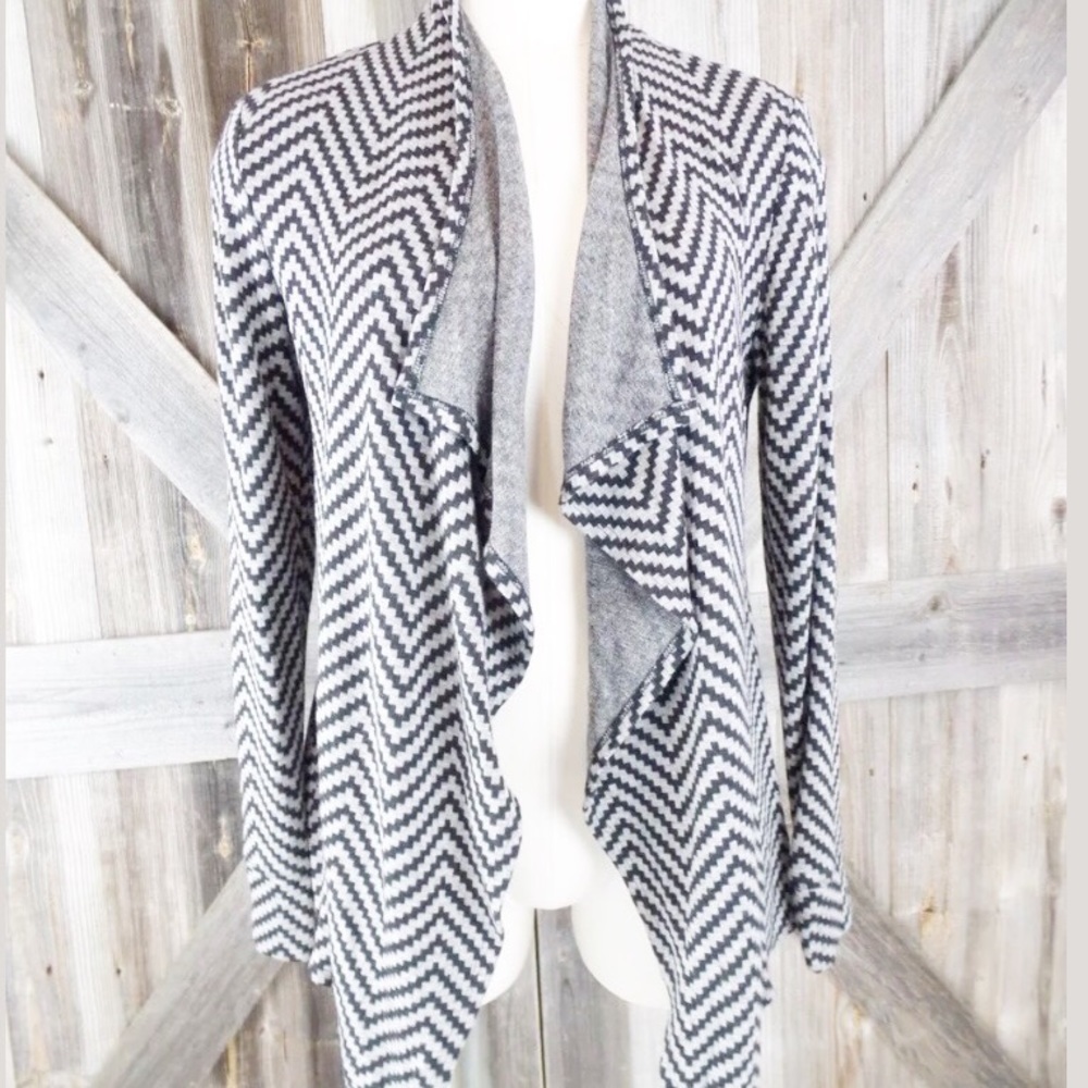 Trina Turk size 6 Black/Gray Draped Open Cardigan